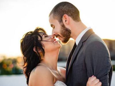 bride-and-groom-roof-top-kiss