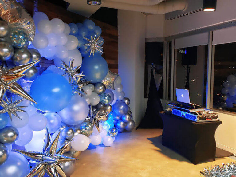 corporate-winter-party-balloons